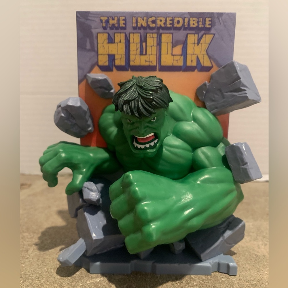 Loot Crate Marvel Hulk 3D Comic Standee Book 1 Collectible